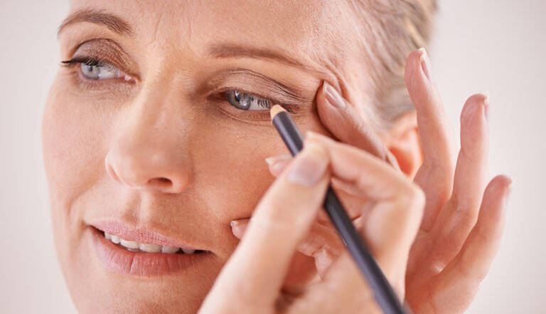 5 Make-up Tips voor de Oudere Huid (50+ Jaar)